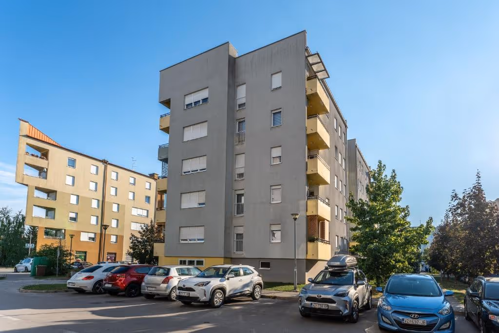 Aerial view of Varaždin old town with Baroque church towers and red-tiled rooftops.